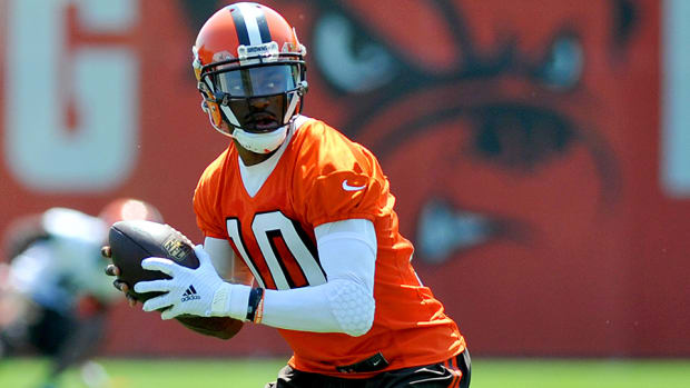 offseason-storylines-nfl-training-camps-preseason-2016.jpg